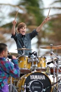 Justin-Bieber-playing-drums-justin-bieber-10346008-266-399