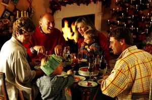Family-eating-Christmas-dinner-1465996